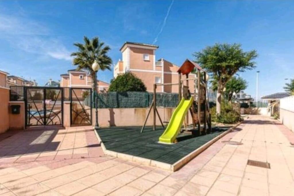 Bungalow Adaptado, Terraza Muy Grande Y Soleada. กราน อาลากันต์ ภายนอก รูปภาพ